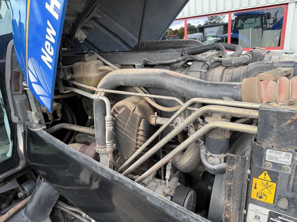 New Holland T7040 Power Command