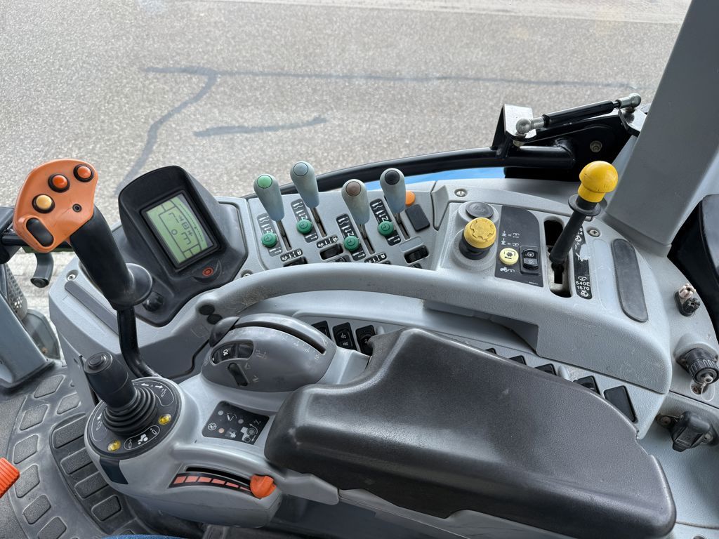 New Holland T7040 Power Command