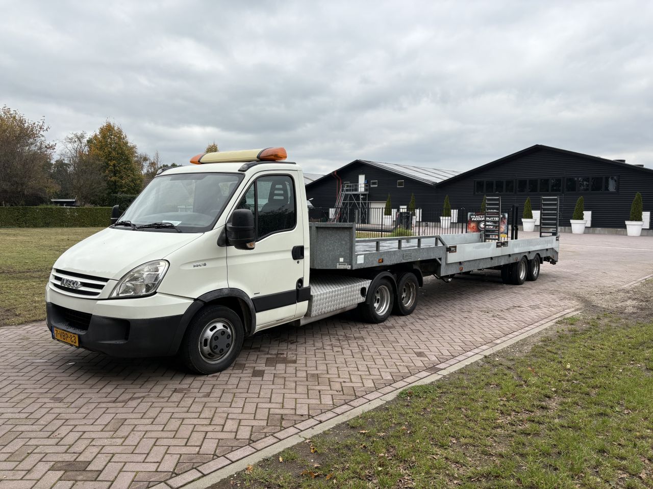Be trekker Iveco Daily 35C18 jeep-as - be oplegger jeeb-as semi