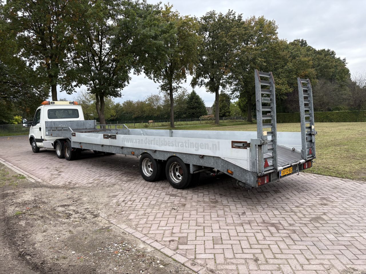 Be trekker Iveco Daily 35C18 jeep-as - be oplegger jeeb-as semi