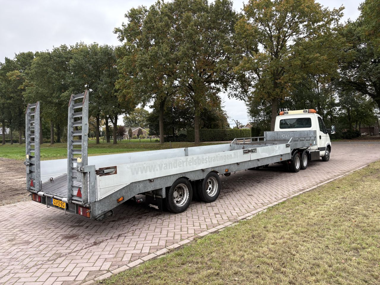 Be trekker Iveco Daily 35C18 jeep-as - be oplegger jeeb-as semi