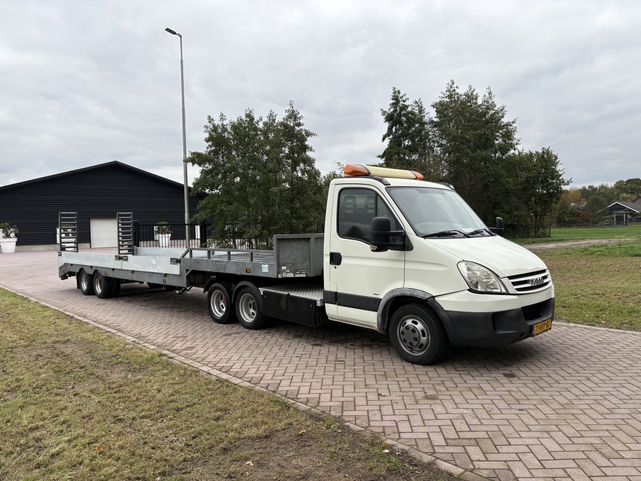Be trekker Iveco Daily 35C18 jeep-as - be oplegger jeeb-as semi