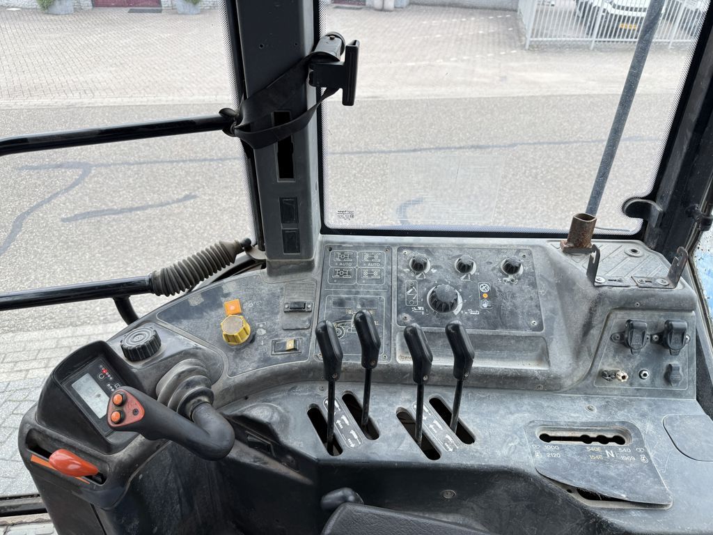 New Holland 8360 Range Command