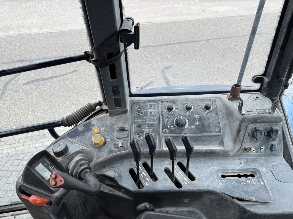 New Holland 8360 Range Command
