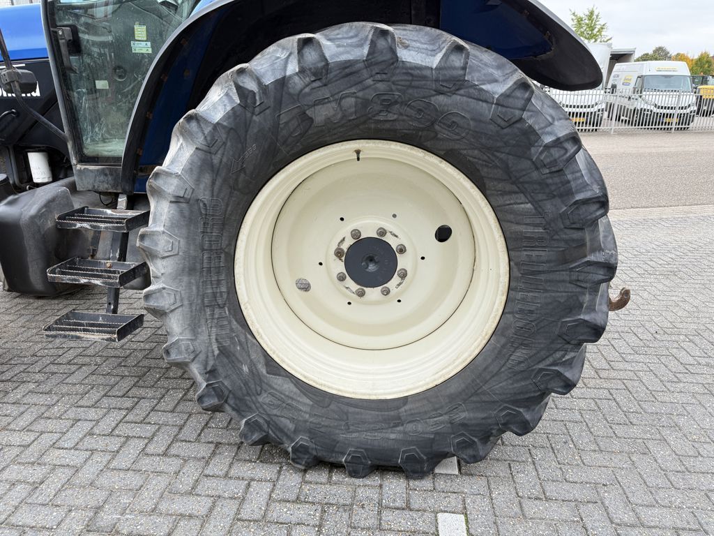 New Holland 8360 Range Command
