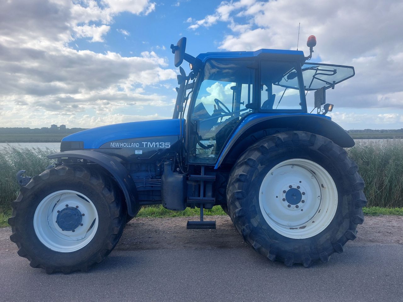 New Holland TM135