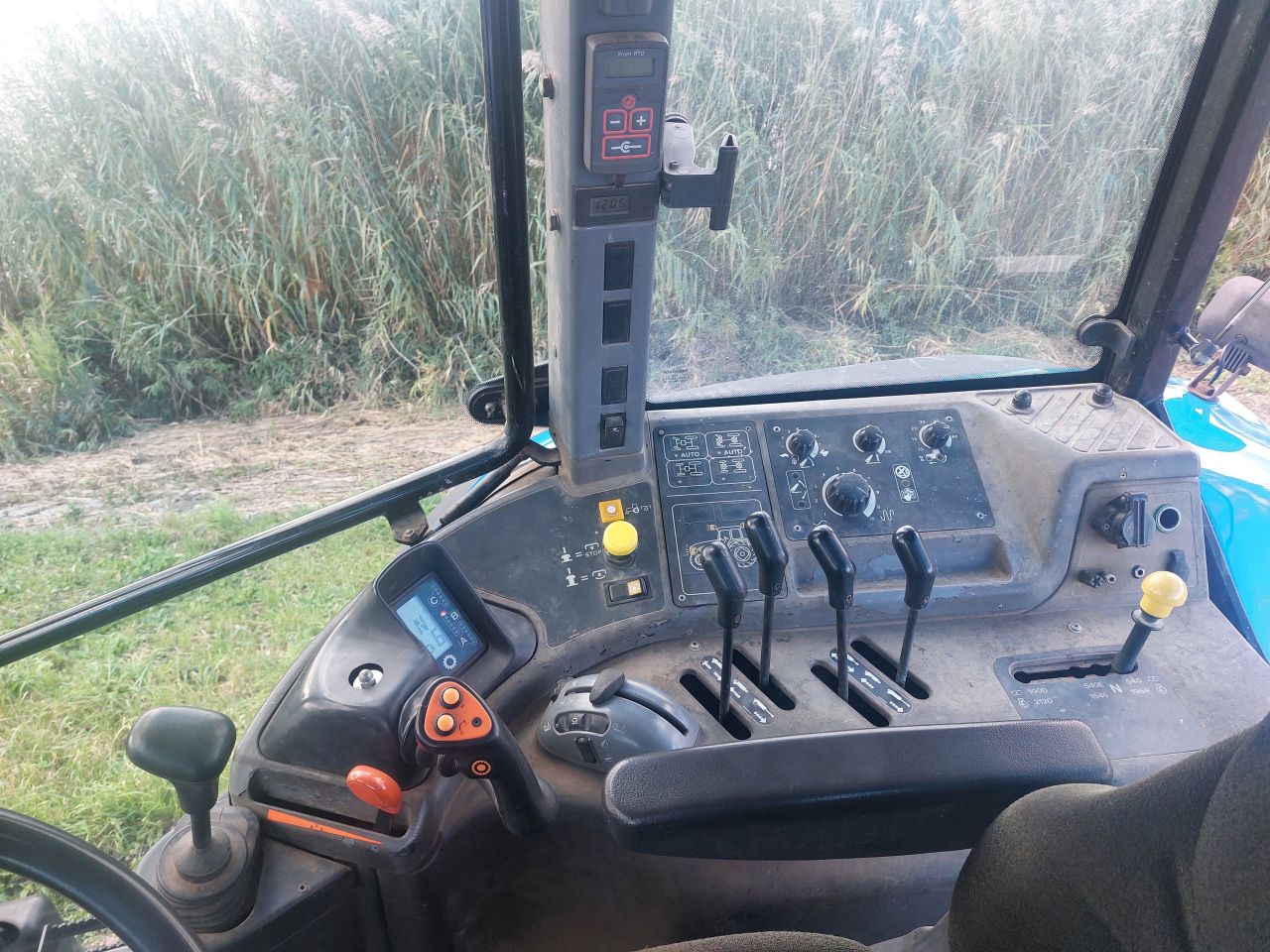 New Holland TM135