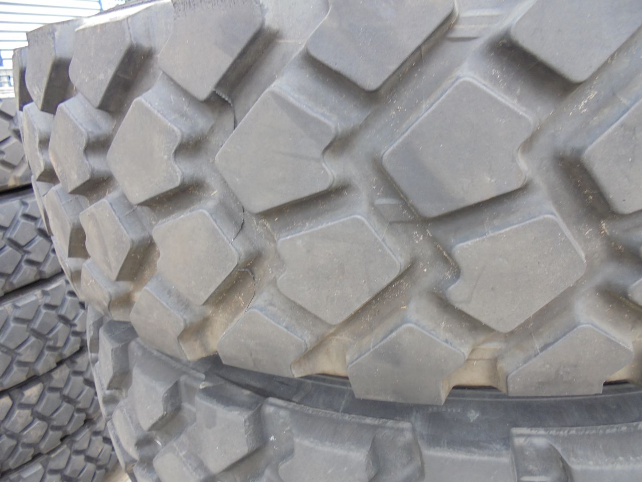 10x michelin XZL 13R22.5
