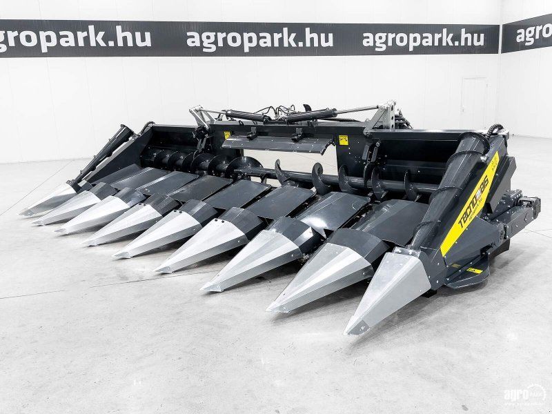 Tecnomais TMRP4 8R-F 8 row (75 cm), foldable corn header, for Case IH and