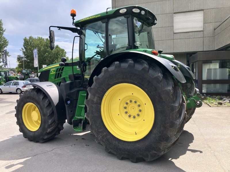 John Deere 6215R