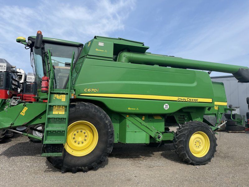 John Deere C670i