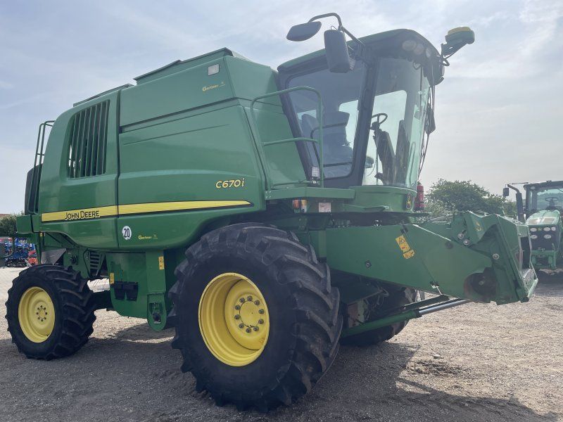 John Deere C670i