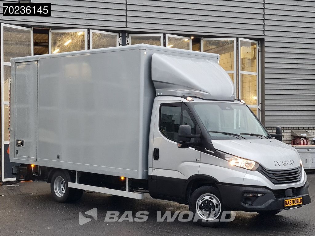 Iveco Daily 35C18 3.0L Automaat 1000KG Laadklep Zijdeur Dubbellucht 2025-Model Bakwagen ACC Airco Cruise Navi D'Hollandia Euro6 Meubelbak Koffer Bakwagen 21m3 Klima