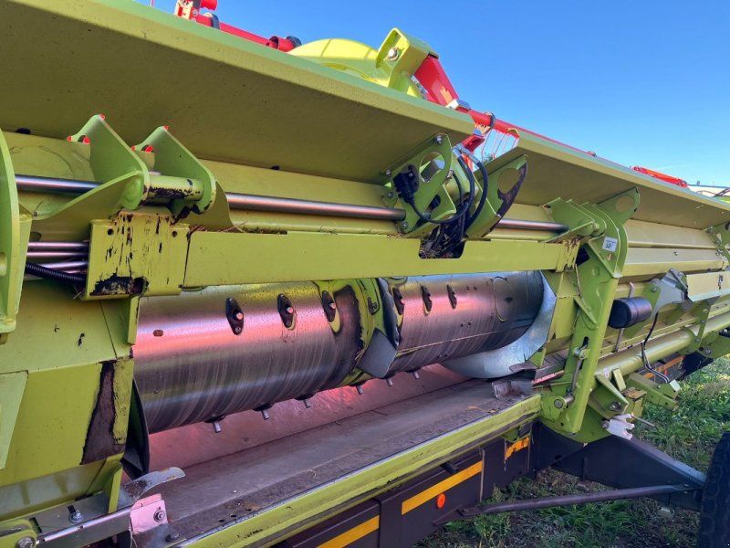 Claas Vario 1230 mit Laser links/ Wagen