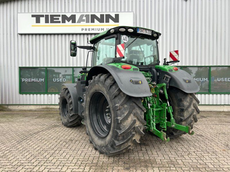 John Deere 6215R
