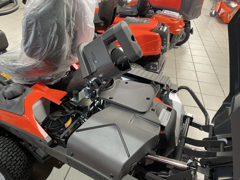 Husqvarna RC 320TS AWD  Mähdeck & Schneeschild