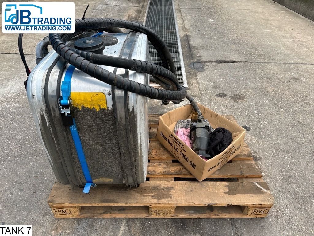 Hyva Tank, pump, hoses, control valve