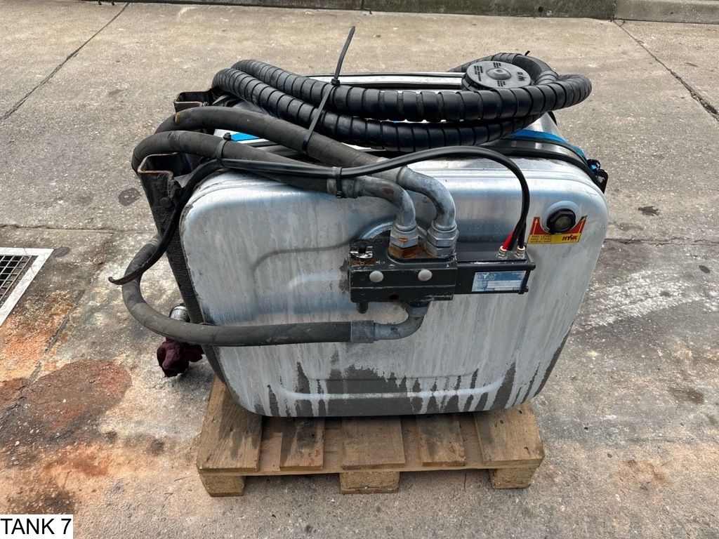 Hyva Tank, pump, hoses, control valve