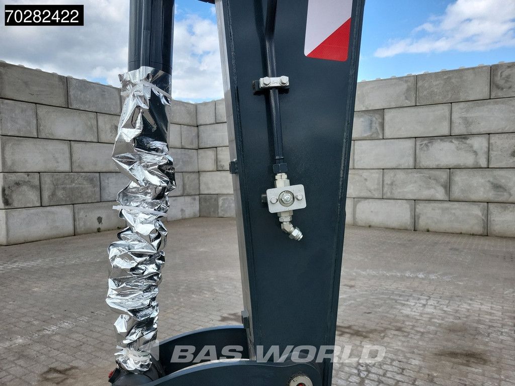 Hyundai HX80 N A/C - NEW UNUSED