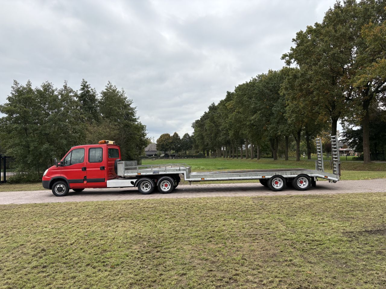 Be trekker Iveco Daily 40C18 jeep-as -be oplegger Jeeb-as semi