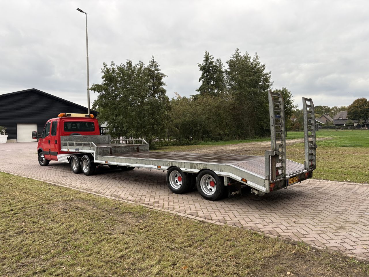 Be trekker Iveco Daily 40C18 jeep-as -be oplegger Jeeb-as semi