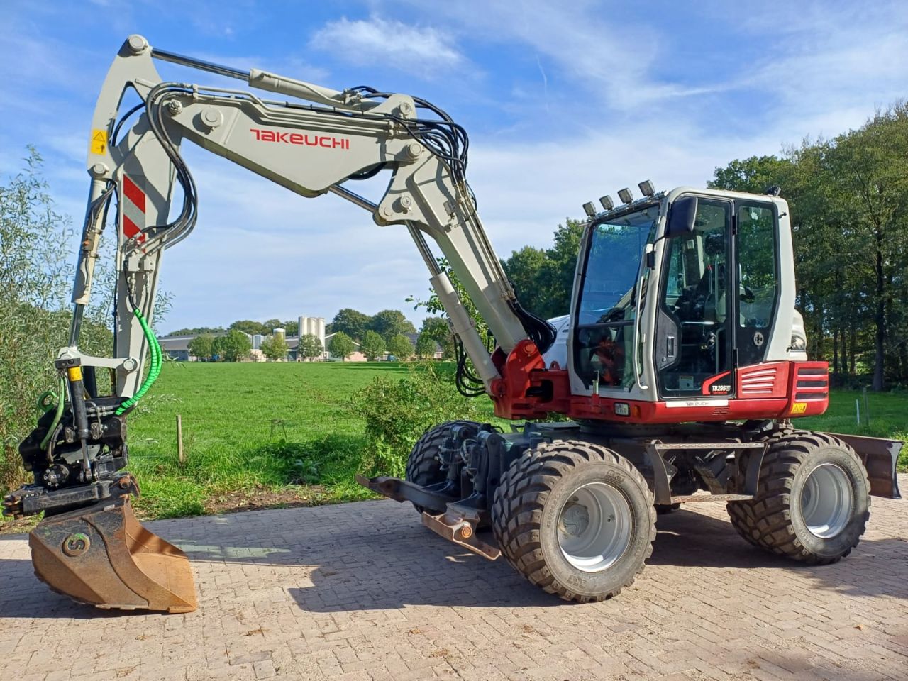 Takeuchi TB295W | bj 2014 | 9320uur | Steelwrist dks | Compleet