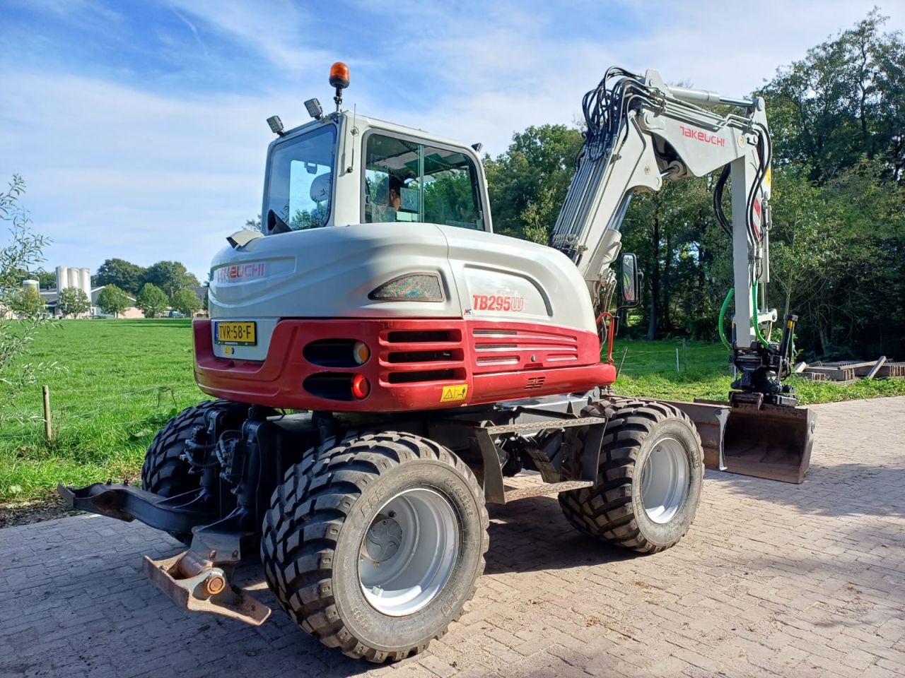 Takeuchi TB295W | bj 2014 | 9320uur | Steelwrist dks | Compleet