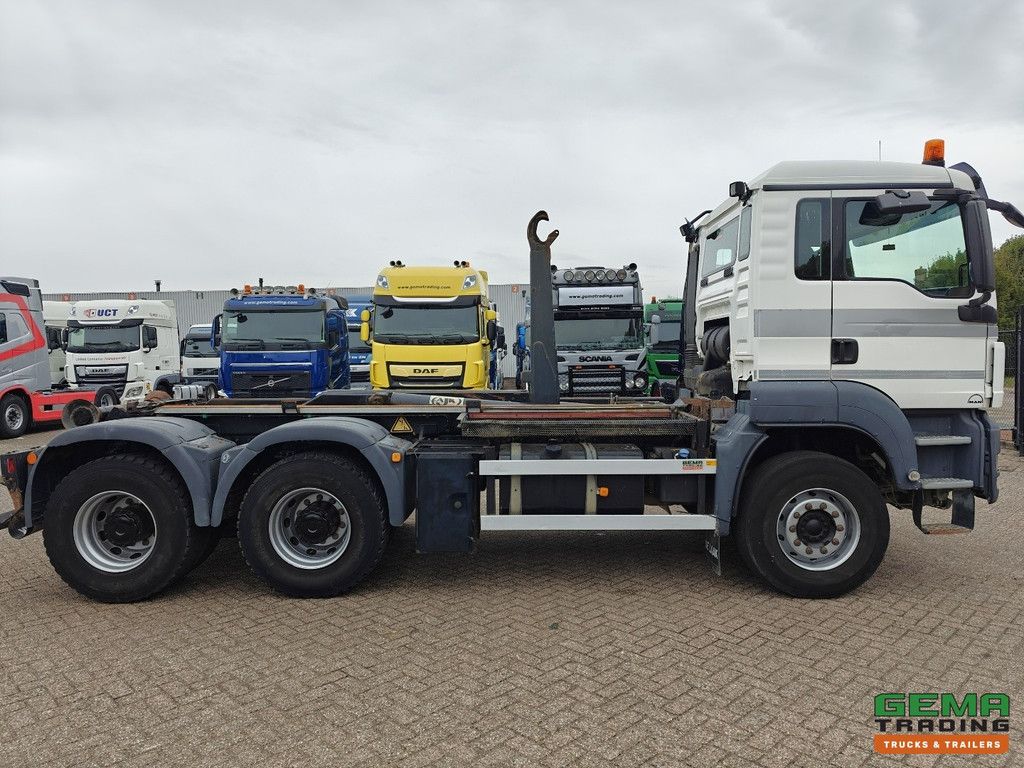 MAN TGS-TGX 26.440 6x4 Dagcabine Euro5 - AJK 20T HaakarmSysteem - Volledig Bladgeveerd - Naafreductie - Handgeschakeld