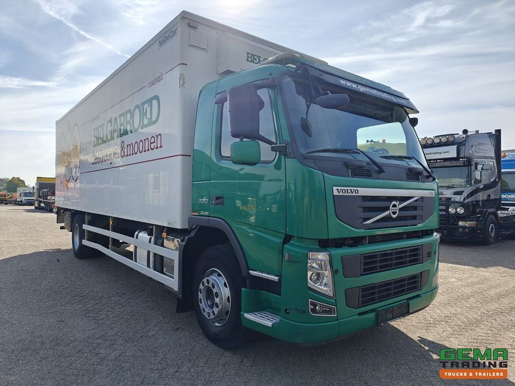 Volvo FM330 4x2 Day Cab Euro5 - Chicken Box 8.4m + Webasto Heater + Dhollandia 2000KG
