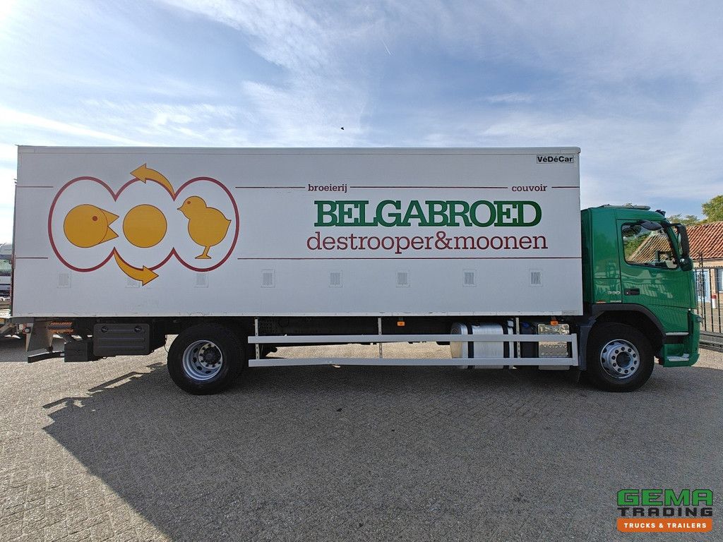 Volvo FM330 4x2 Day Cab Euro5 - Chicken Box 8.4m + Webasto Heater + Dhollandia 2000KG