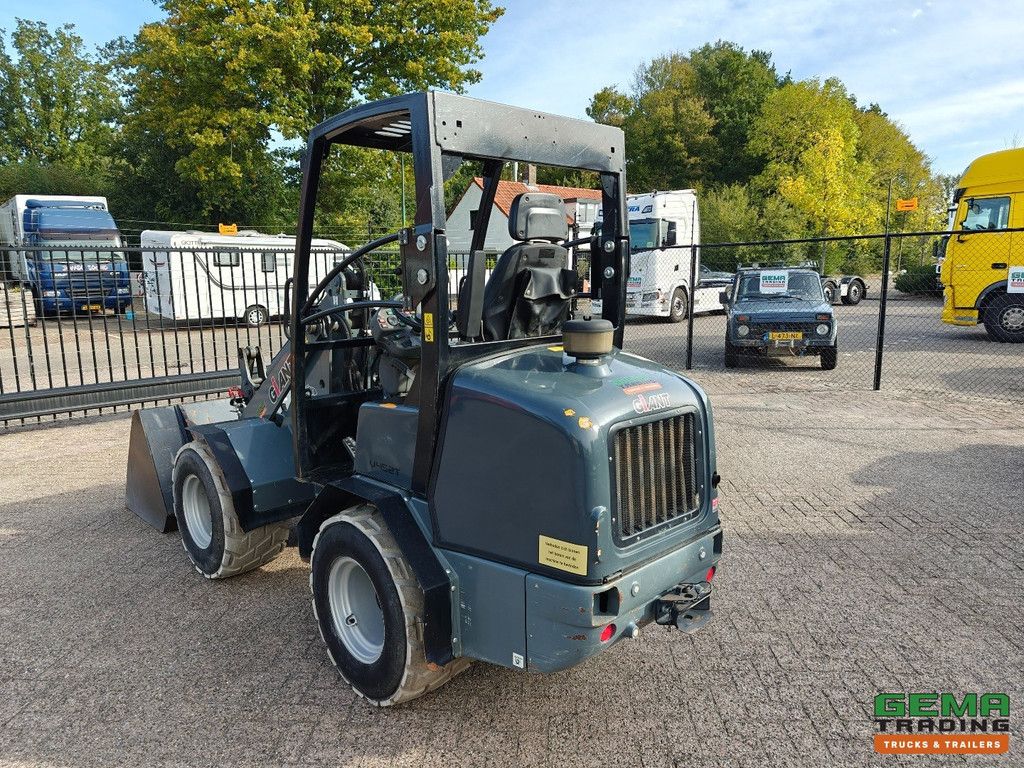 Giant V452T 3585 hours - Wheel loader - Agricultural license plate - Catch jaw - Soil bucket - Non-marking tires