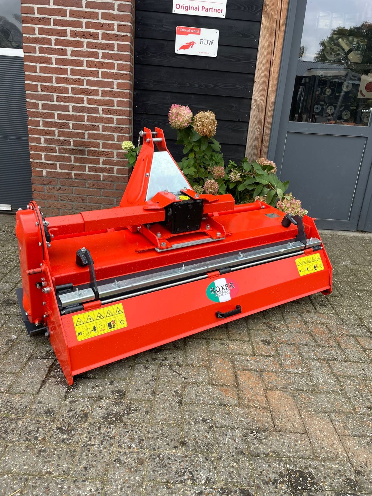 Boxer SB 145 overtop frees