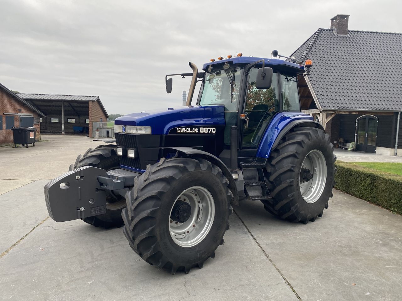New holland Ford 8870 (bleu power)