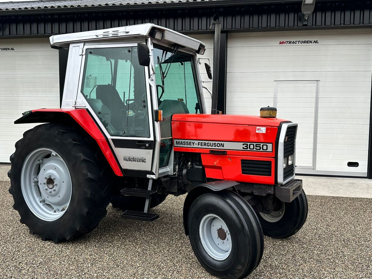 TE KOOP: zeer nette MASSEY FERGUSON 3050