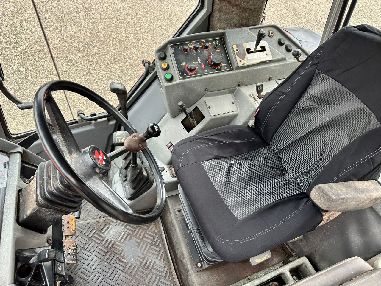TE KOOP: zeer nette MASSEY FERGUSON 3050