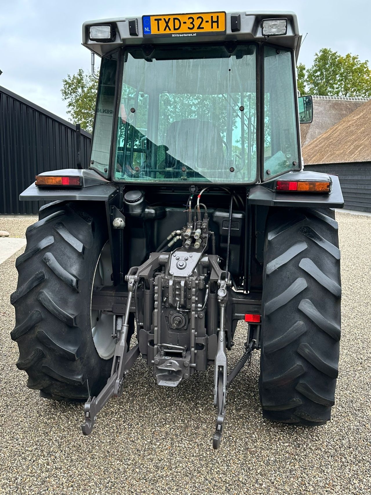 TE KOOP: zeer nette MASSEY FERGUSON 3050