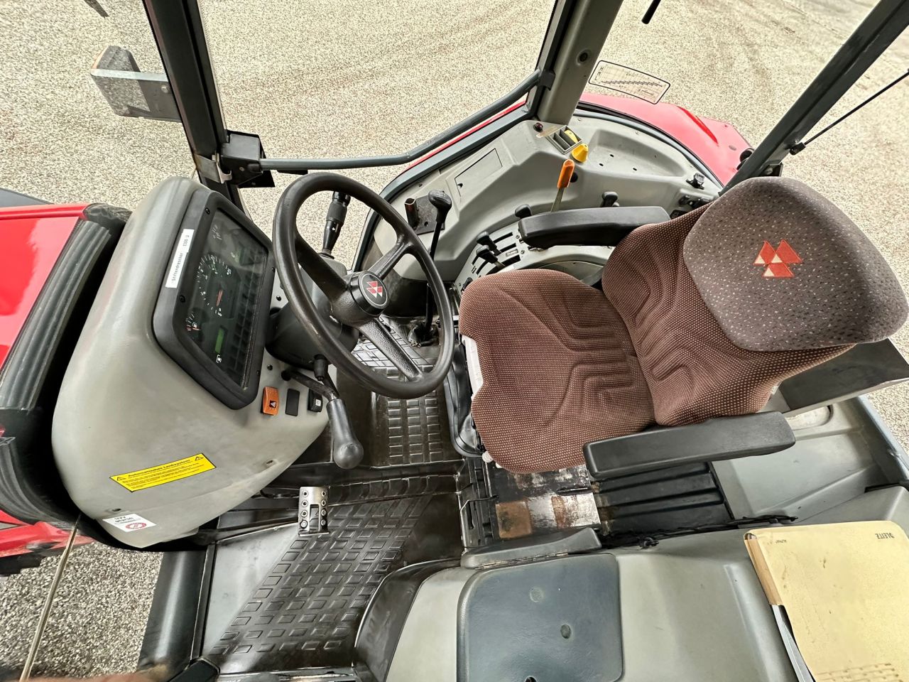 TE KOOP: zeer nette MASSEY FERGUSON 4225