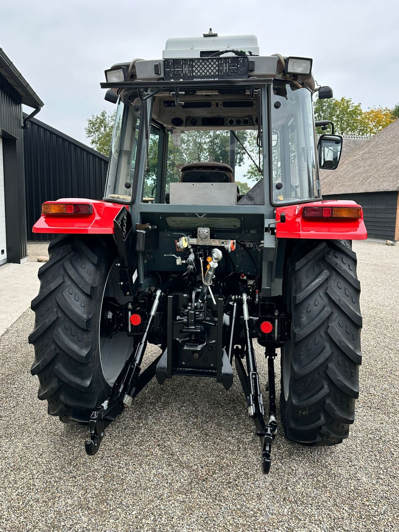 TE KOOP: zeer nette MASSEY FERGUSON 4225