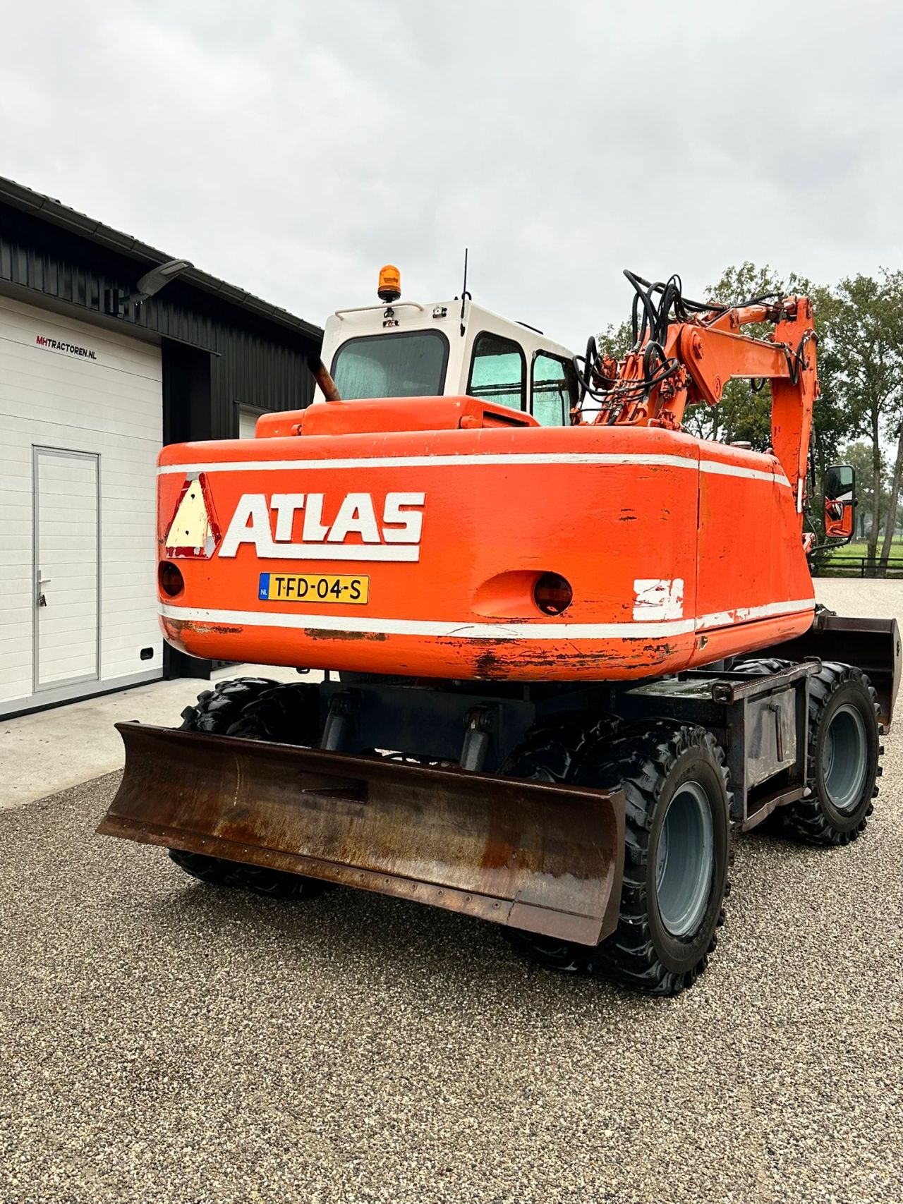 TE KOOP: zeer nette ATLAS 1304 mobiele kraan