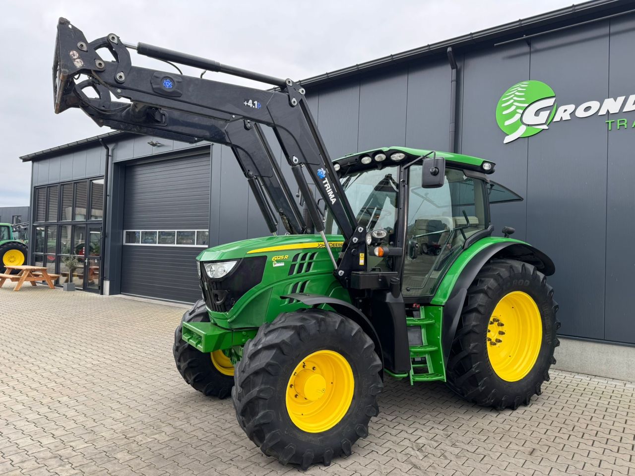 John Deere 6125R AP