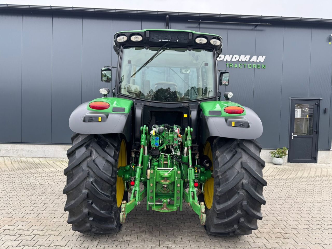 John Deere 6125R AP