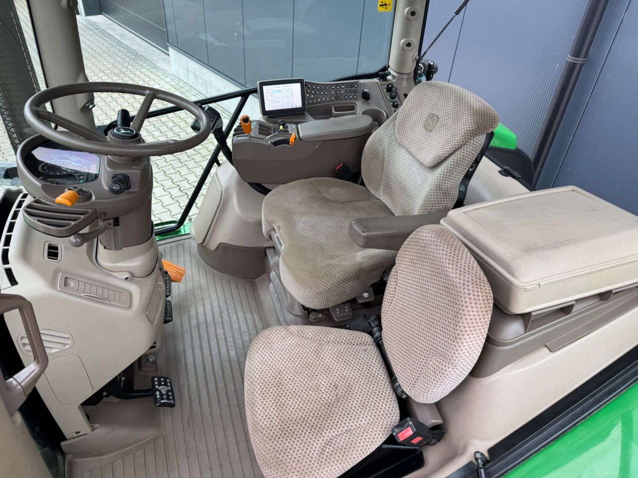 John Deere 6125R AP