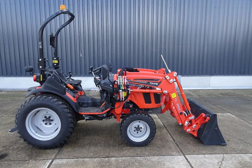 Tafe Compact trekker met voorlader 6028H