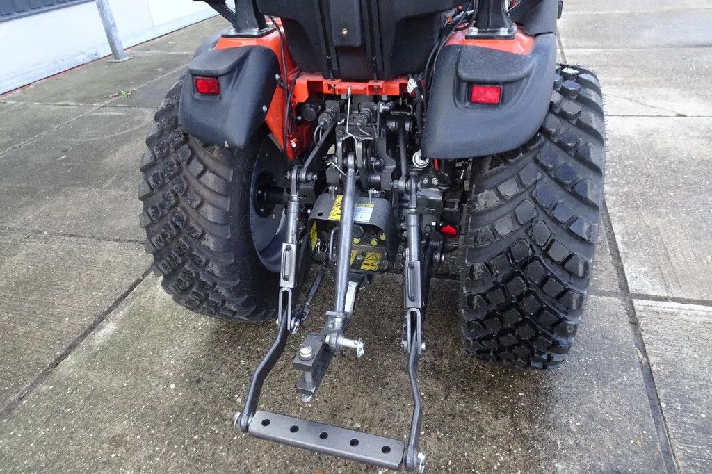 Tafe Compact trekker met voorlader 6028H