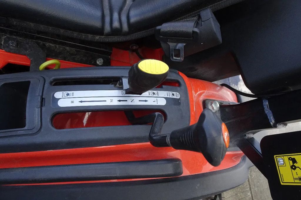 Tafe Compact trekker met voorlader 6028H