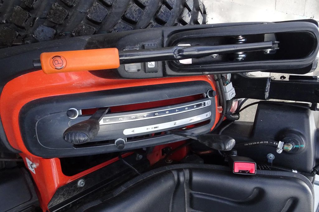 Tafe Compact trekker met voorlader 6028H