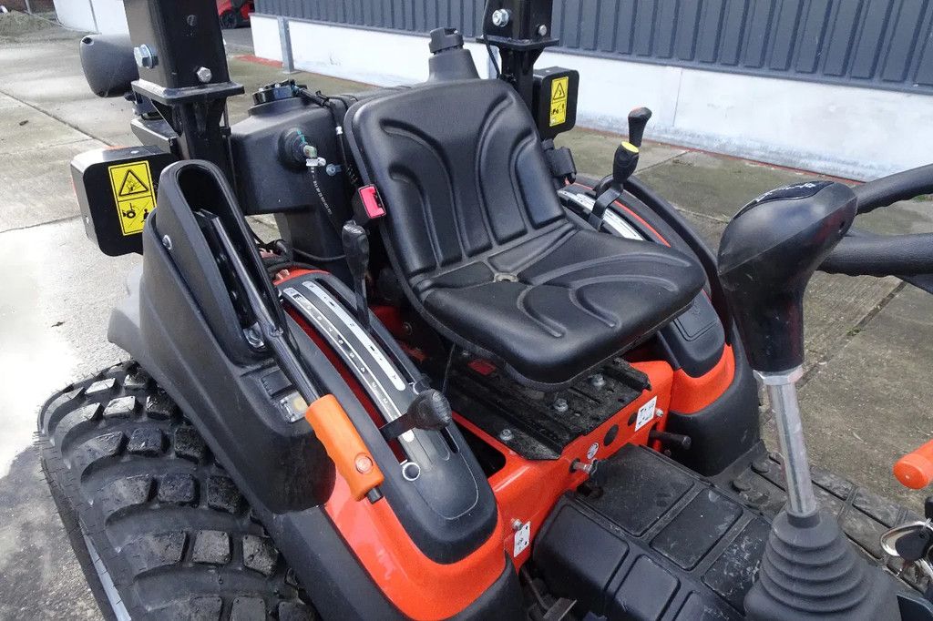 Tafe Compact trekker met voorlader 6028H