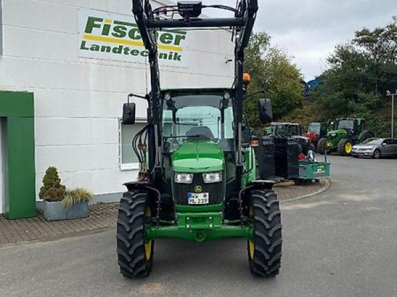 John Deere 5075E