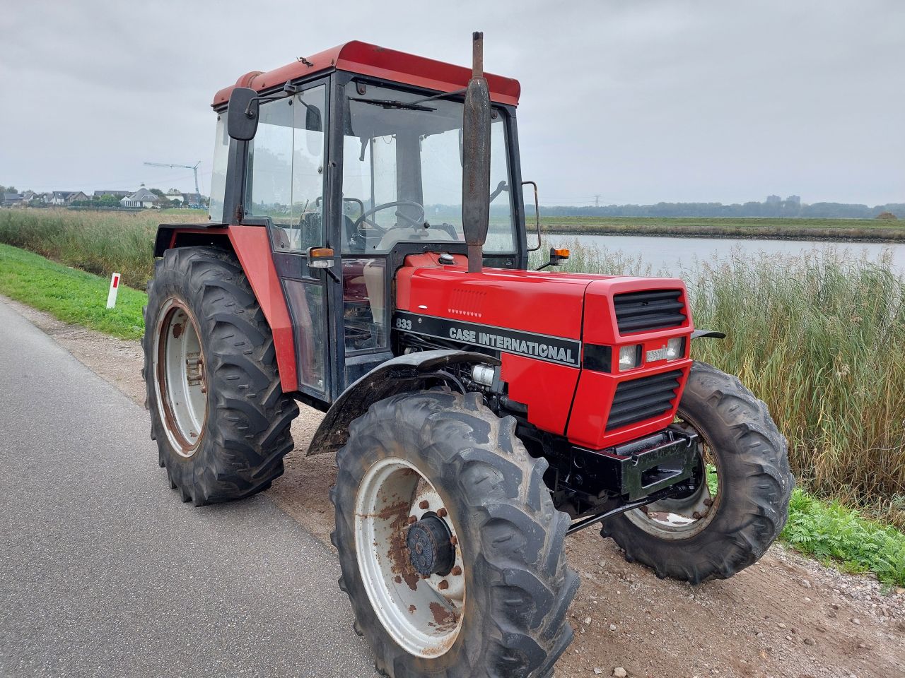 Case / International 833 A 4 WD