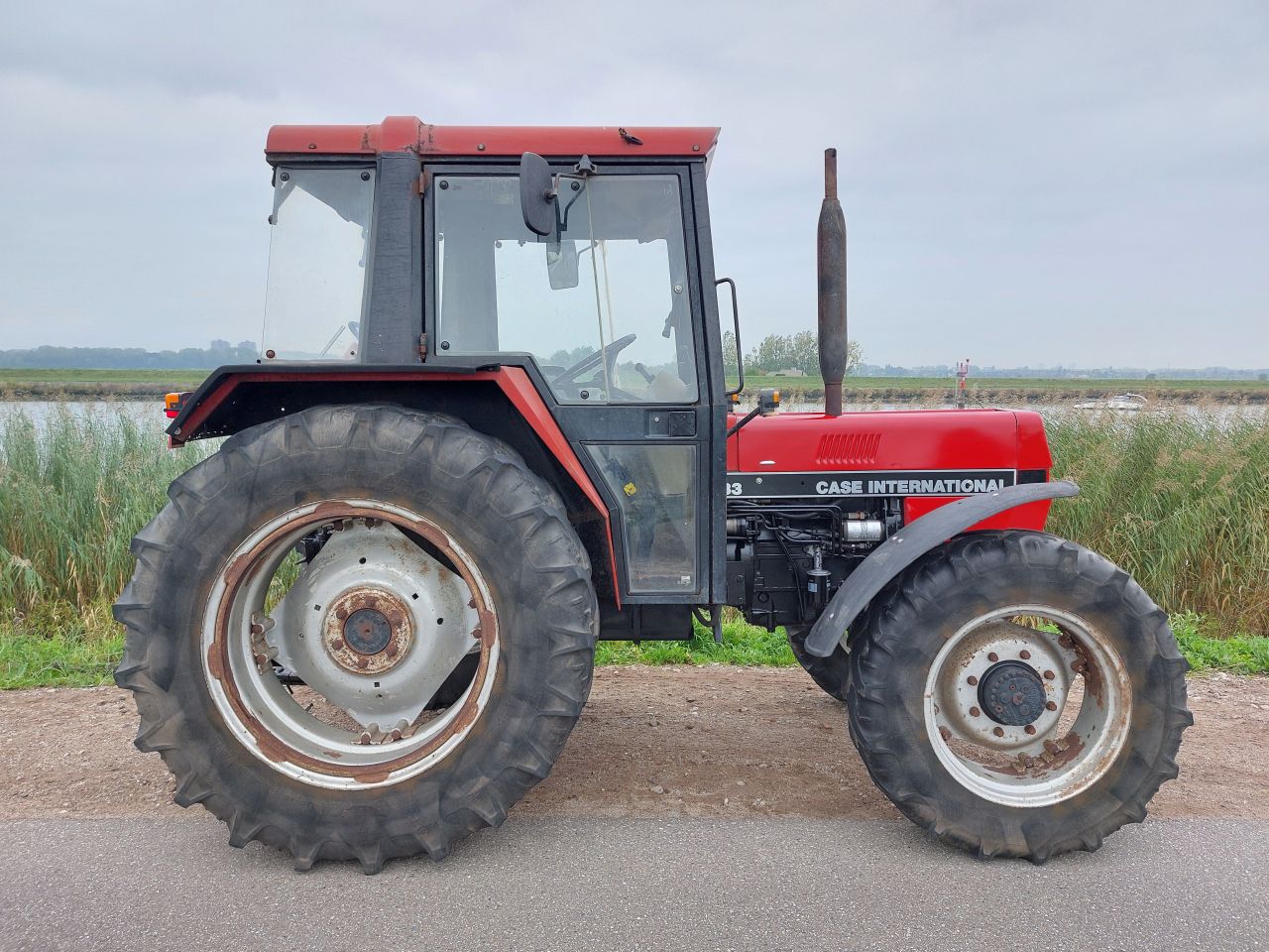Case / International 833 A 4 WD